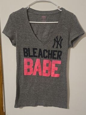 🧁PINK Victoria's Secret Gray Tee with Pink Logo